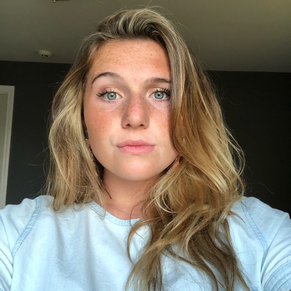 Meet your Posher, Jillian - Picture 1 of 1